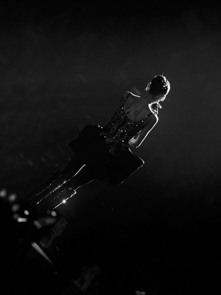 StateFarmArena's tweet photo. Thank you Ariana Grande for three magical sold out shows … ꕤ ｡˚

📸: Julian Dekdouk + Katia Temkin https://t.co/YkdYCsJY7h