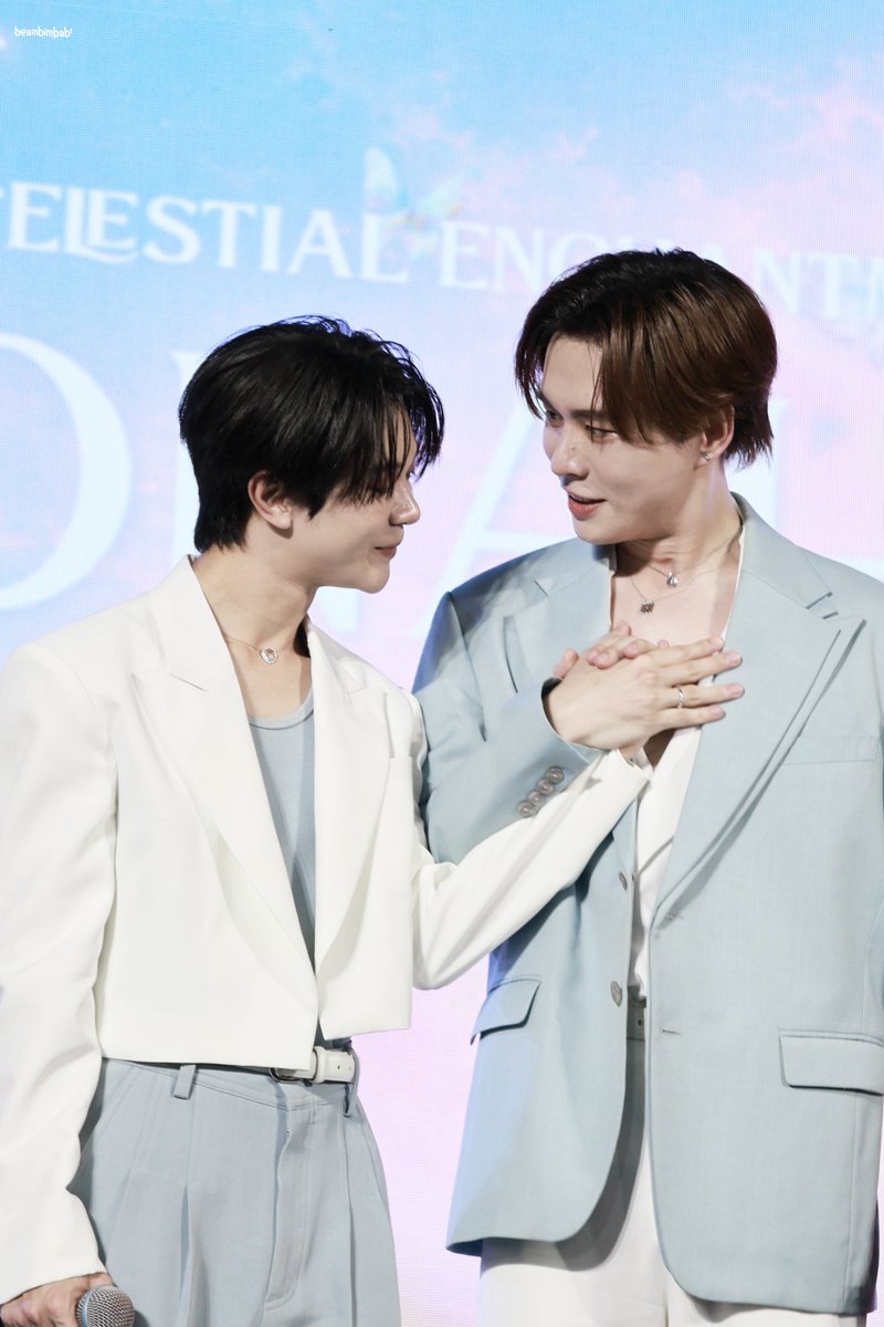 bvtlworld's tweet photo. ยอมรับตรงๆว่าแอบเขินคับท่าน🫠

HONAH LEE X BVTLNGOT
#CelestialEnchantmentOfHONAHLEE 
#HONAHLEExBeverTonliewNgernOat
#bevertonliew https://t.co/E4Bg1kxcEx