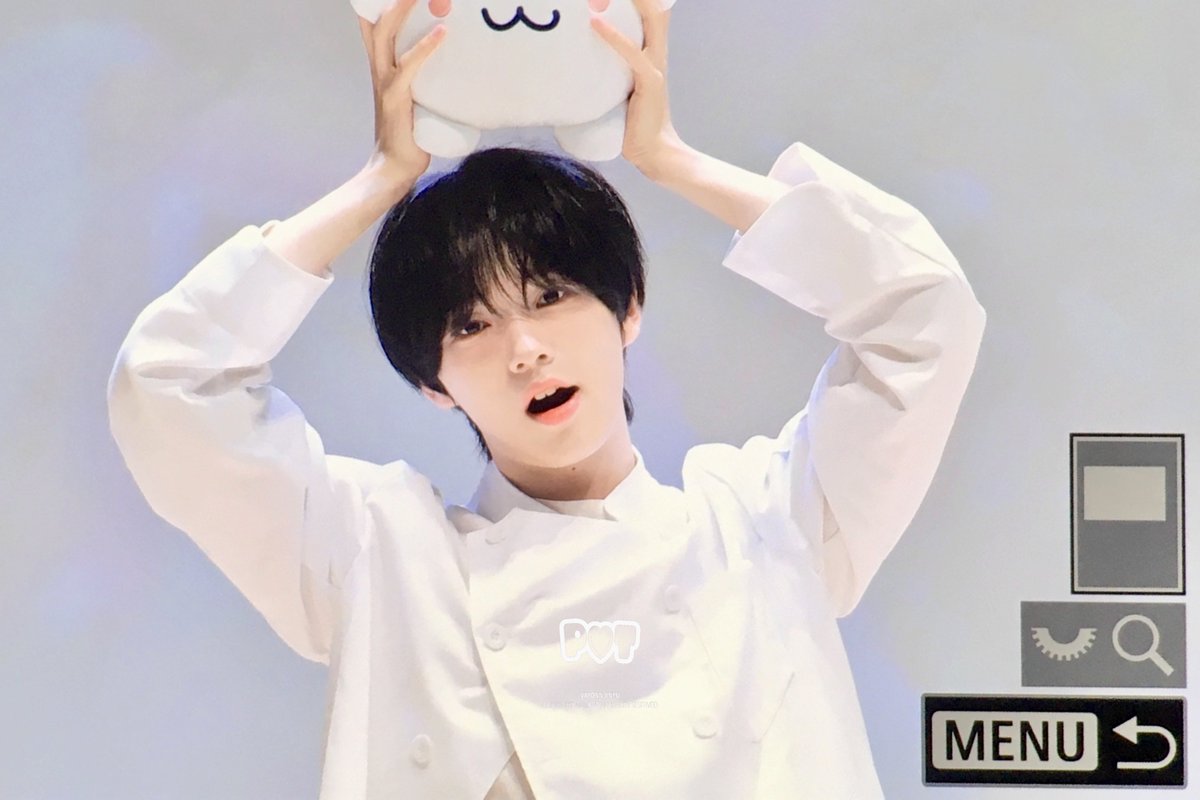 PotJustYou's tweet photo. 260710 앞니를보세요 ..🦷  #진위 #펑진위 #베이온 #VAYONN https://t.co/oxhhIEwuuj