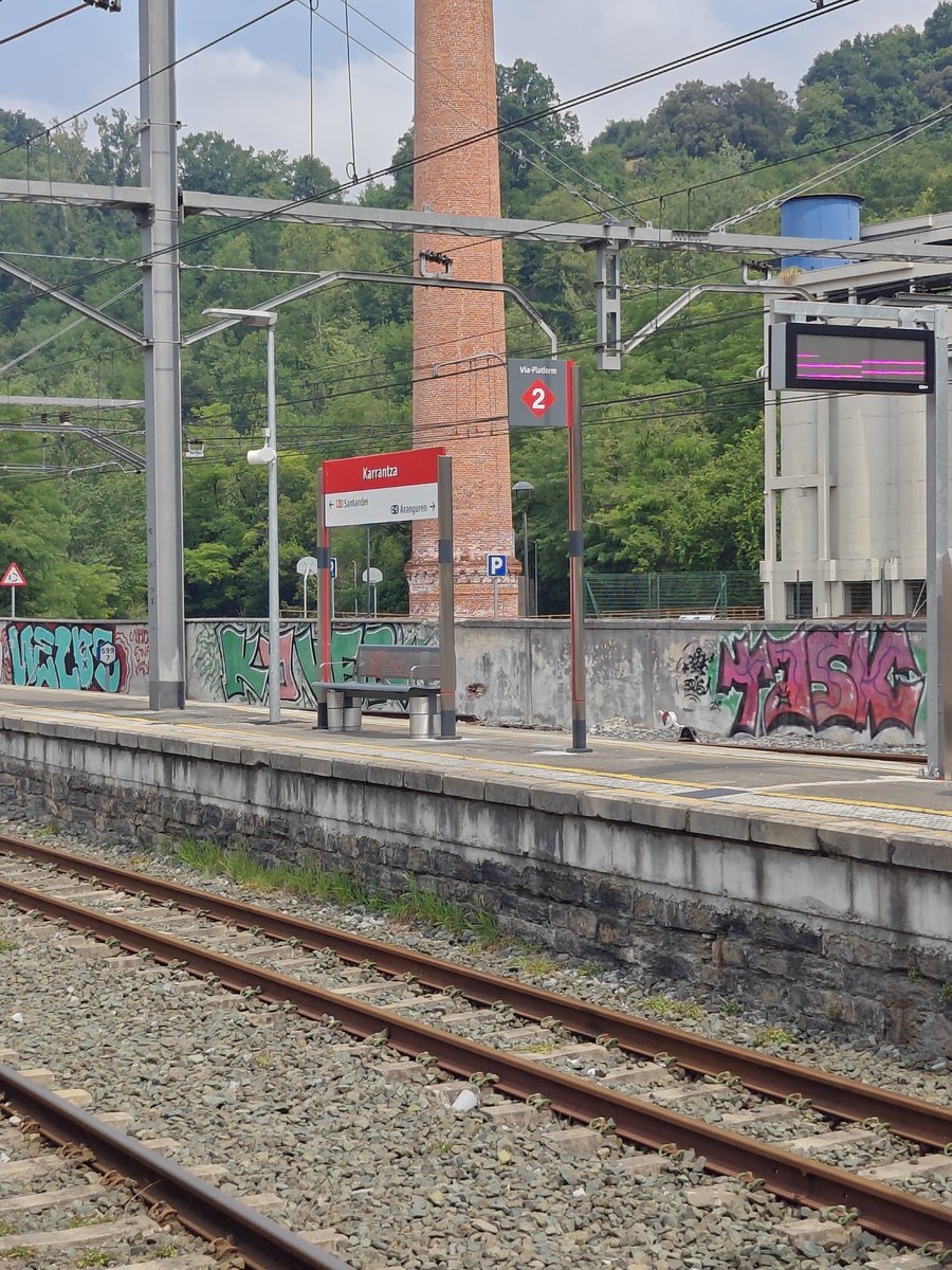 jdurar's tweet photo. Es fa raro veure Karrantza com a Aldiriak i amb automotors elèctrics.

@Renfe 

#renfe
#feve
#branding https://t.co/zM8uvG3CLL