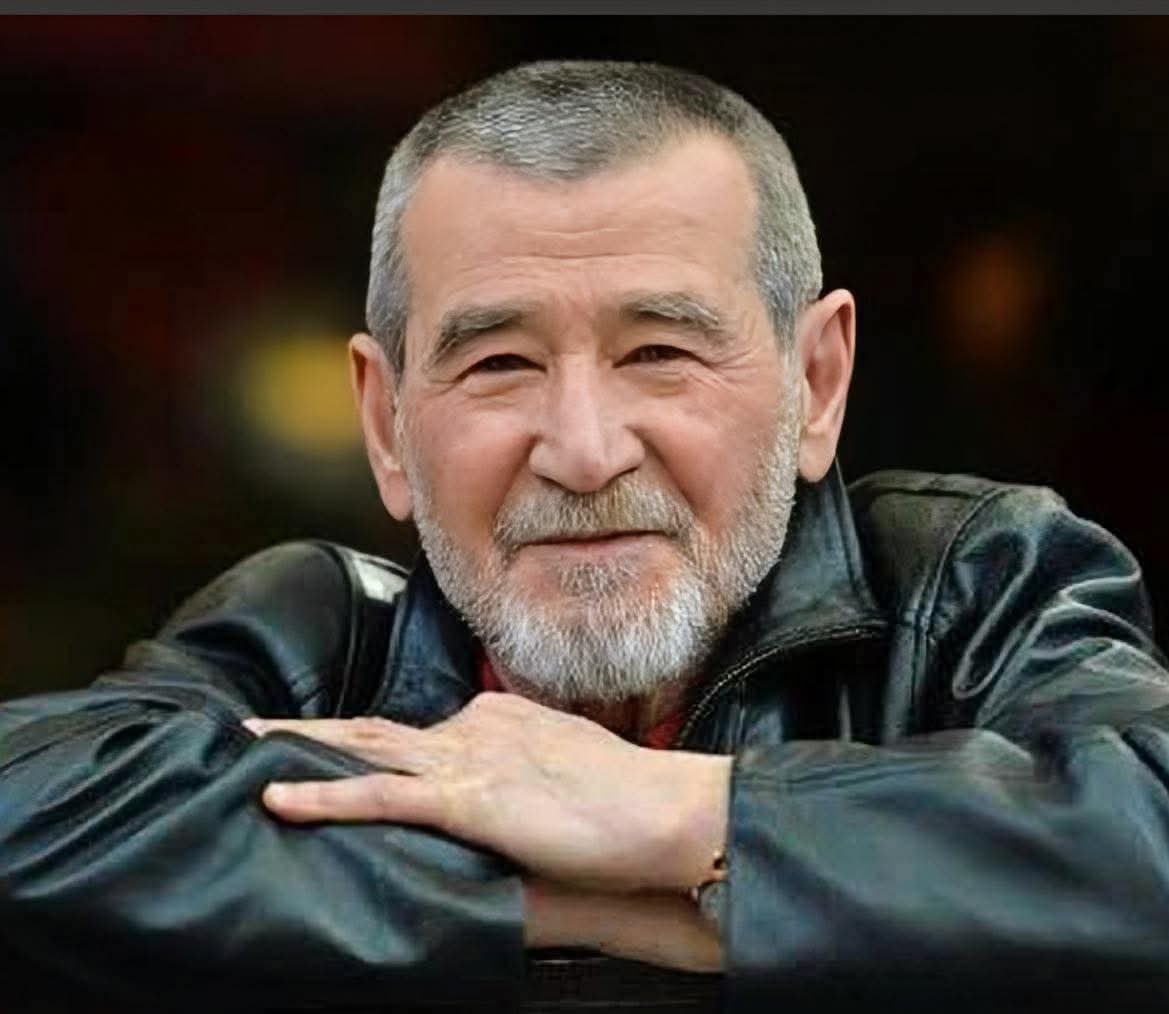 altansancar21's tweet photo. Güle güle Ankara’nın güzel abisi. 

Ahmet Telli bizlere veda etti. 

“Sessizce çekip gidiyorum şimdi, sessiz ve kimliksiz
Belki yine gelirim, sesime ses veren olursa bir gün...” https://t.co/2Y0NlimNkV