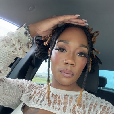 __HollyHood's tweet photo. #NewProfilePic https://t.co/8eo2LIxYKm