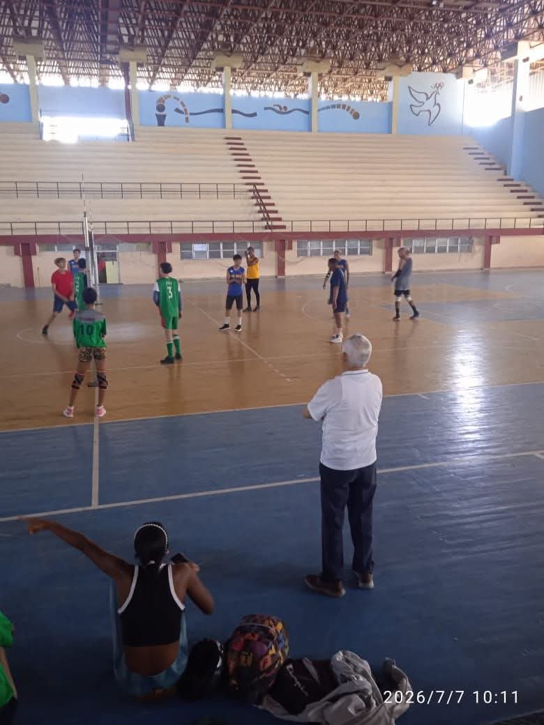 yeil70375's tweet photo. La #EideTunera en Festival Deportivo Escolar 2026.
No se trato solo de ganar, sino de la ACTITUD con la que nuestros equipos saltaron a la cancha. Cada punto disputado fue una leccion de vida: resiliencia, respeto y compañerismo
#EideTunera
#DeporteLasTunas
#InderCuba
#Voleibol https://t.co/O2qvcf2pH5
