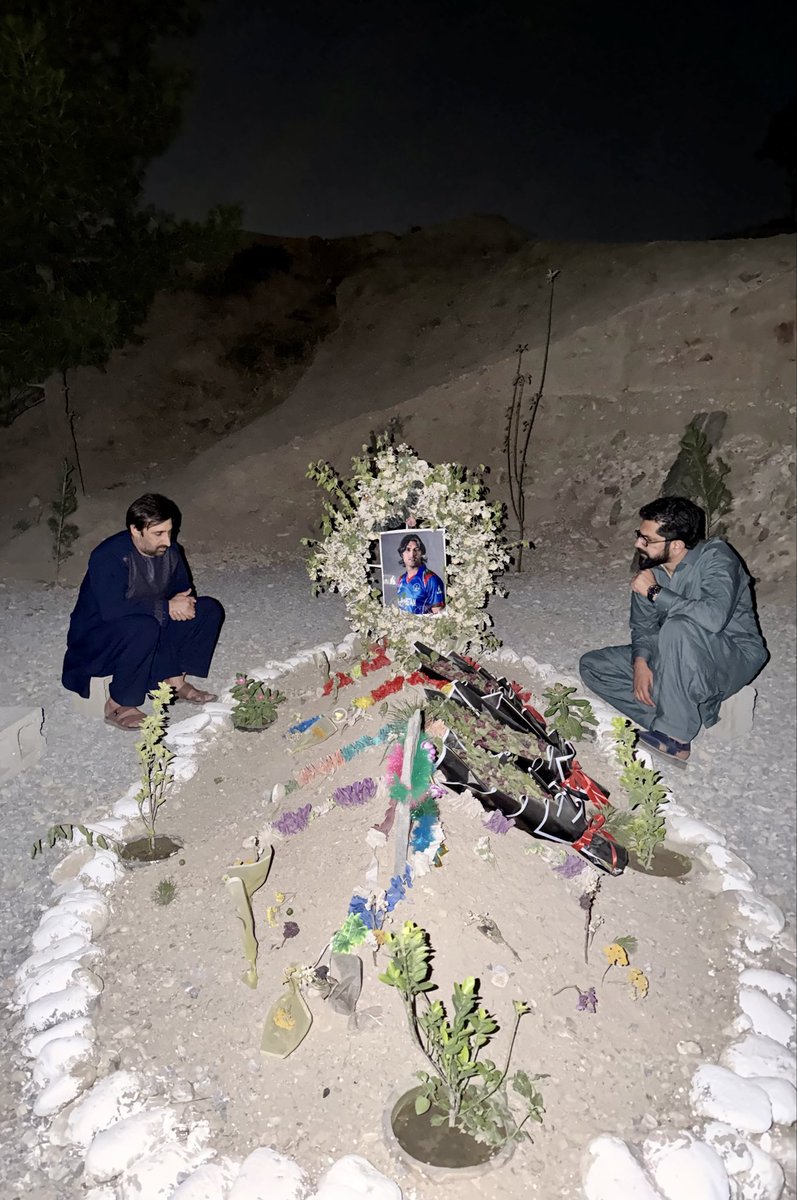 AminKhatirAz's tweet photo. بس آرام ویده شه یاره …

مونږ به زړه صرف په دې تسلي کوو چې ملګری مو اوس له هغو ټولو دردونو په امان دی چې ډیر زیات به یې ځوراوه …

@MAsgharAfghan https://t.co/knbeGTKmnx