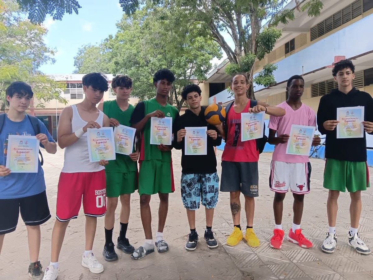 yeil70375's tweet photo. La #EideTunera en Festival Deportivo Escolar 2026.
No se trato solo de ganar, sino de la ACTITUD con la que nuestros equipos saltaron a la cancha. Cada punto disputado fue una leccion de vida: resiliencia, respeto y compañerismo
#EideTunera
#DeporteLasTunas
#InderCuba
#Voleibol https://t.co/O2qvcf2pH5