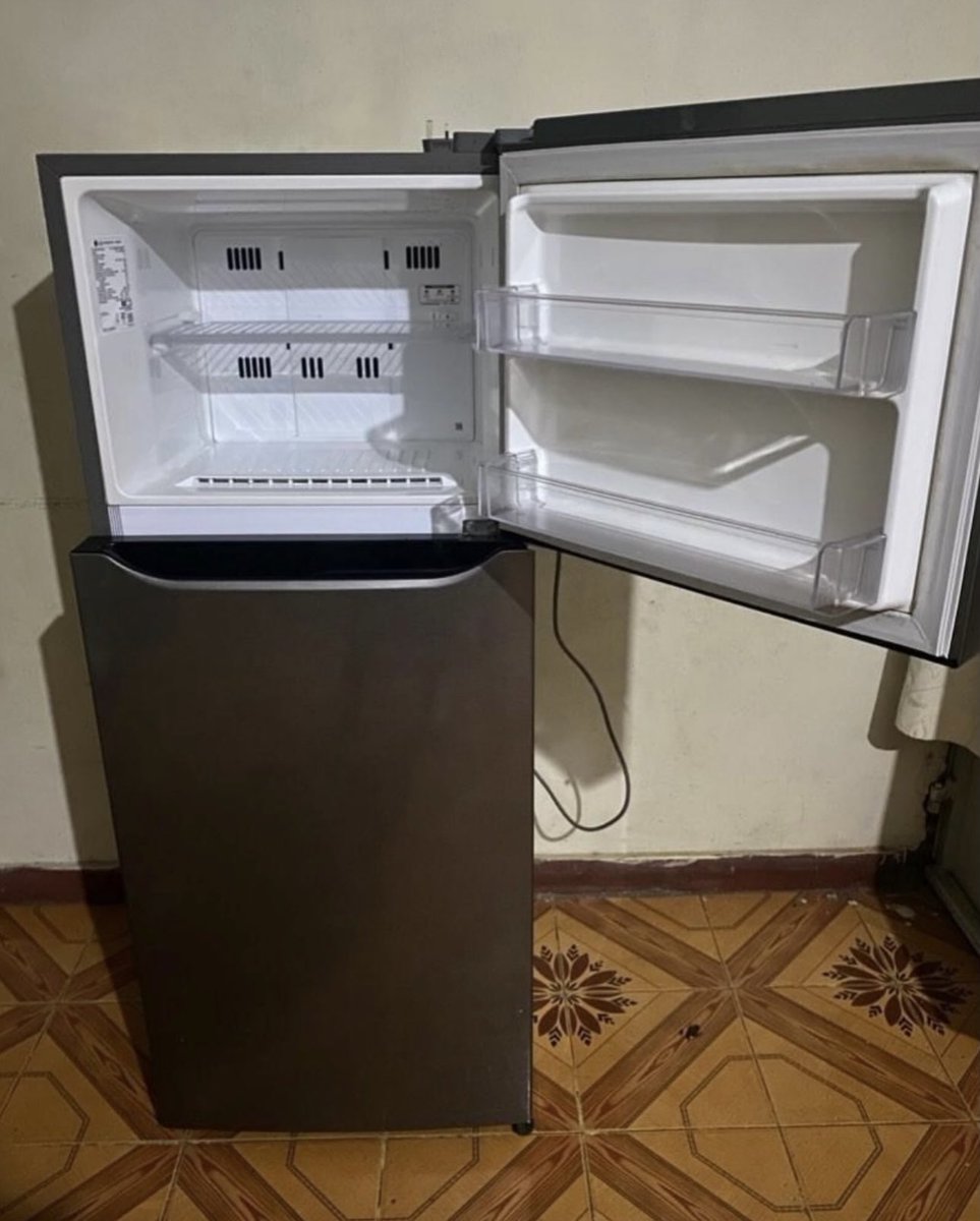 secondhand_soko's tweet photo. PRICE DROP ALERT
LG 187L Fridge 
Selling at Ksh 39k
Pick up locatio: Donholm 
Contact: 0713101644 https://t.co/pORdI2xJjC