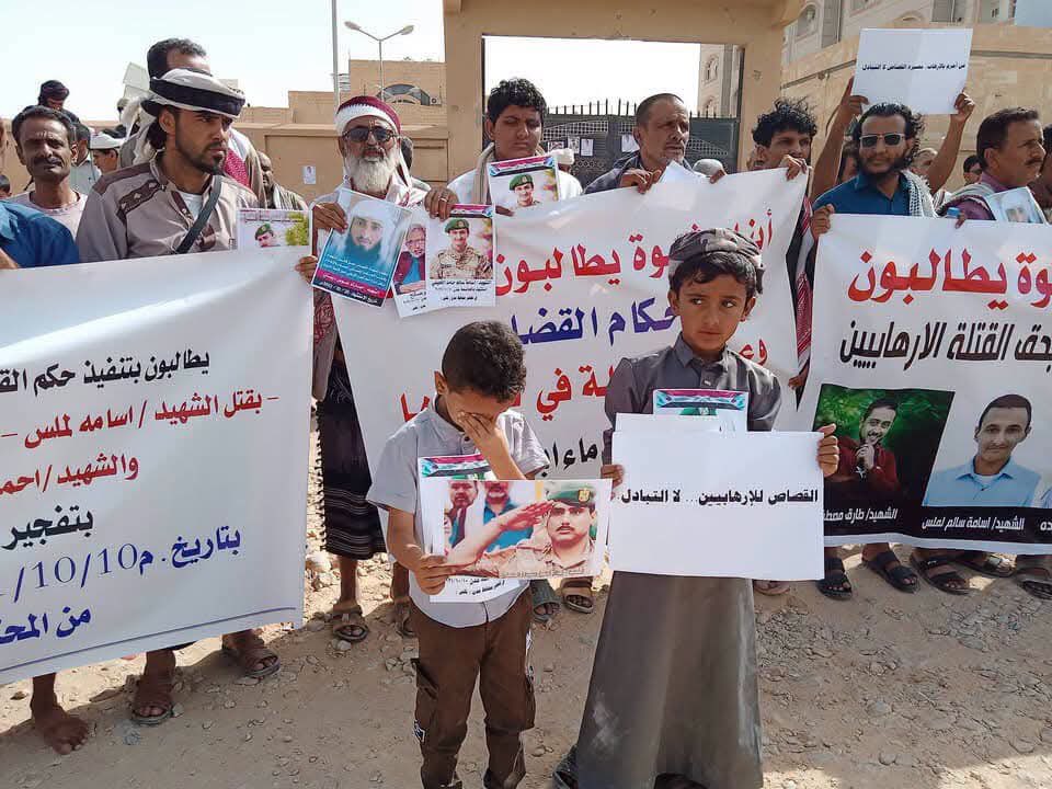 Noorajrwi's tweet photo. اعلن أبناء الجنوب الأحرار موقفهم لا لتمرير أي صفقة تتضمن المتهمين بقتل اللواء الركن جواس ومرافقيه او أي متهم بقضايا قتل وارهاب، ولا للإفلات من العقاب.

قضية اللواء الركن الشهيد البطل ثابت مثنى جواس ليست قضية منطقة ولا جنوب او شمال قضية وطن بأكملهم لها قدسيتها عند الشرفاء والأحرار  فهو رجل الدولة والنظام والقانون الذي اغتالته أيادي الغدر والارهاب.

 العدالة لا تُبنى على التسويات التي تتجاوز حقوق الضحايا، ولا يمكن أن يتحقق السلام الحقيقي إذا أصبح مرتكبون الجرائم الجسيمة جزءًا من صفقات التبادل.

نقف مع جميع الشرفاء والأحرار في جنوب الوطن الذين يتمسكون بمحاسبة المسؤولين عن هذه الجريمة، ومع كل من يطالب بالعدالة والإنصاف واحترام دماء الشهداء. النصر للحق، والعزة والكرامة لأصحاب المواقف الصادقة.

نورا الجروي