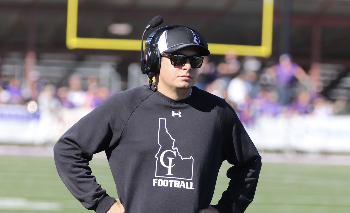 NCMFC1's tweet photo. This week's Member Spotlight shines on @CoachDez_WRs, Pass Game Coordinator and WR Coach at @YotesFootball. 

Read about his coaching journey, the mentors who have influenced his career, and his goals for the upcoming season.

🔗 Read here: https://t.co/zN166PSCgT https://t.co/3j4WrJyOYu