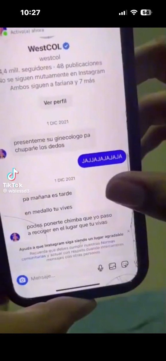 Awita52's tweet photo. Eres old? Si? 

Que tan old

Westi si era la propia caspa jaja https://t.co/isBRVhEQak