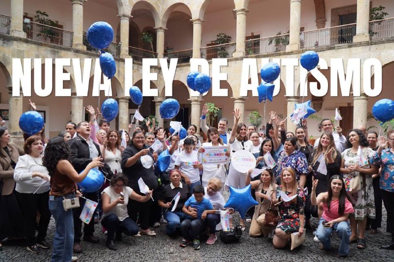MovCiudadanoJal's tweet photo. La inclusión también se construye con acciones. 🌈💙

Celebramos la aprobación de Jalisco de Colores, una ley impulsada por nuestras diputadas @GabyCardenas y @MonicaMgn, junto con @MayeVillaLemus, presidenta del DIF Jalisco, colectivos y familiares. https://t.co/mOCNZvj49M