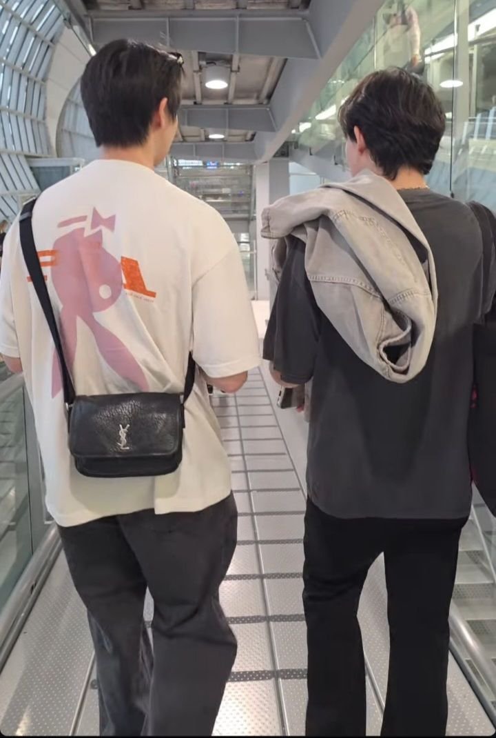 Wachilike's tweet photo. ทุกวันนี้สบายใจละ เพราะน้องบาสมีพี่แม็กกี้อยู่ มองแบบไม่ชิปพี่แม็กก็เป็นเซฟโซนของน้องเป็นพี่ชายคนนึงที่แสนดีมาก ๆ ตอนนี้และต่อไปยังไงมันก็จะมีแต่สิ่งดี ๆ คนที่มีแต่ความจริงใจและพลังบวกมาเจอกันอะเนอะ🥺

#แม็กกี้บาส #maxkybas https://t.co/1gyYZvGPY5
