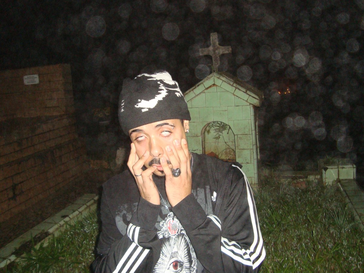 nicknine_'s tweet photo. eu x o tipo de líder de ginásio q eu seria 🌙 https://t.co/gpaeZpVqCp