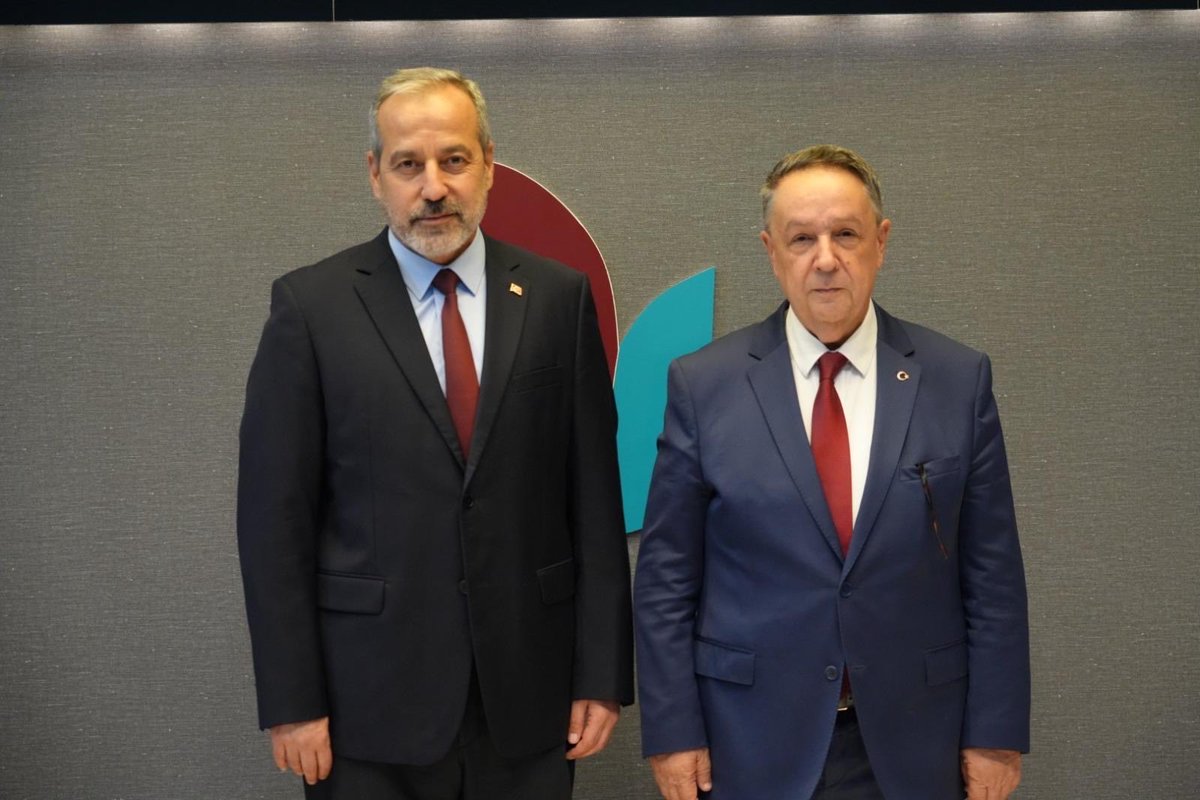 AlfatlEkrem's tweet photo. Yalova Üniversitesinde başarılı çalışmalara imza atan Rektör Yardımcısı Sayın Prof. Dr. Cahit Külekçi’yi , Yalova İl Başkanımız ile birlikte makamında ziyaret ettik.

Üniversitelerimizin gelişimi, gençlerimizin geleceği ve çeşitli konular üzerine samimi bir sohbet gerçekleştirdiğimiz nazik kabulleri dolayısıyla Sayın Hocamıza teşekkür ediyor; çalışmalarında üstün başarılar diliyorum.