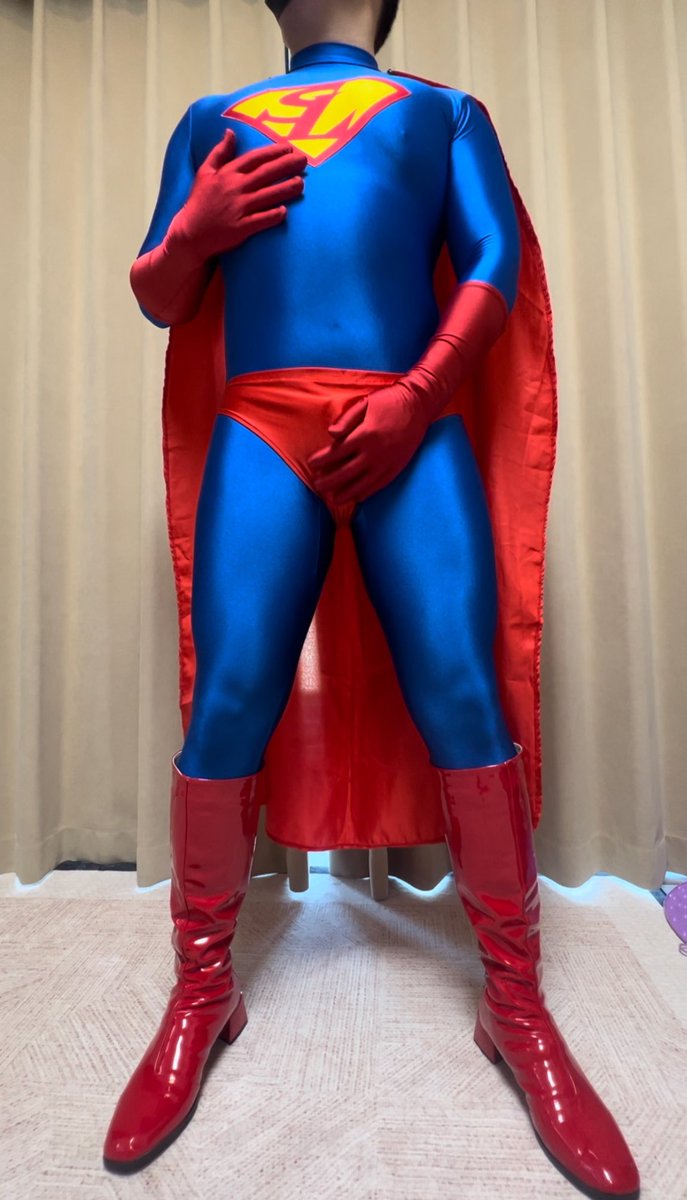SuperMbx's tweet photo. 面对😈敌人的精神攻击下，🦸下意识的捂住了自己的弱点。 #superhero #superman #英雄战败 #zentaihero  #长靴 #调教M #gigahero https://t.co/cuUxjGWR1j
