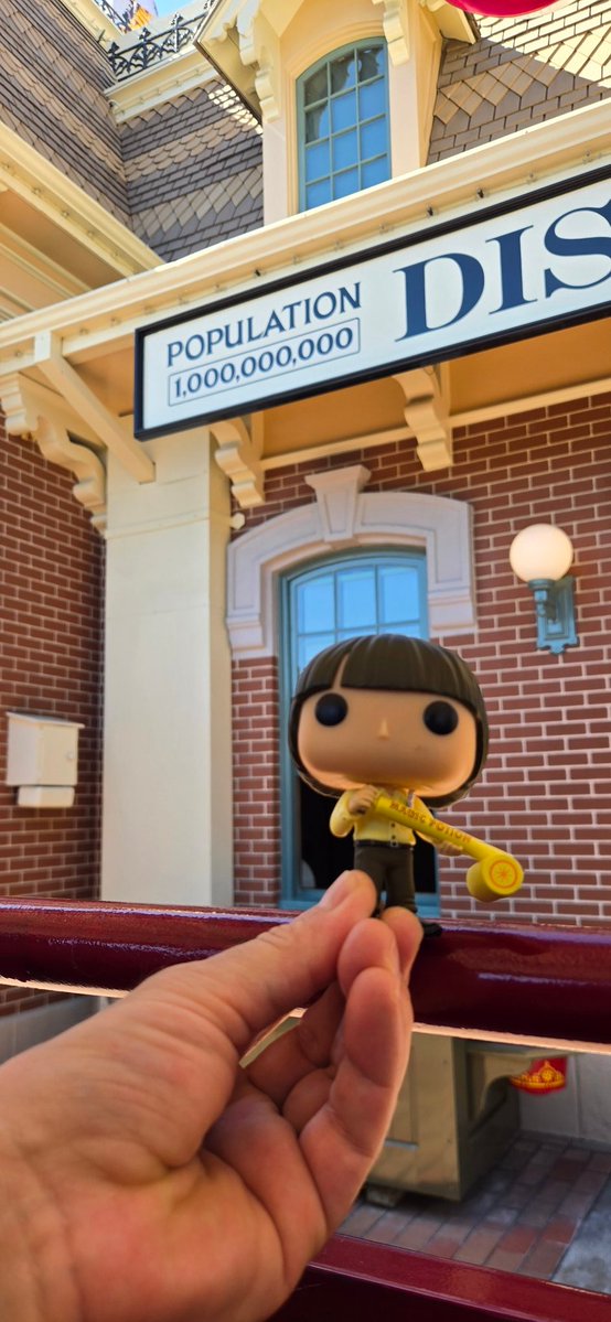 the_ghost_CM83's tweet photo. They some kid was honored as the 1 billionth guest last week. It was actually Jimmy but he was kind enough to let the kid have his moment. Jimmy is a daily guest here anyways
#jimmycrew #FridayJimmy @FunkoJets @the19inchgecko @EmoSnapsx8x1x6x @FrontManHTX @JasonYasonPBPN https://t.co/2hccc7S1KF