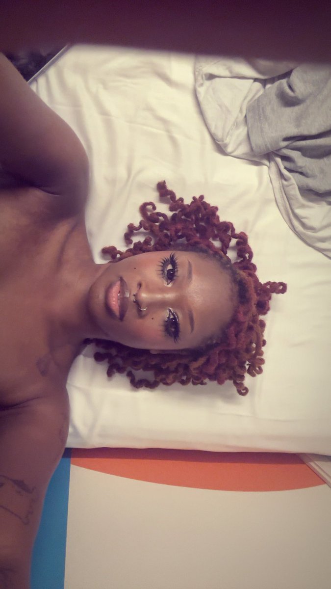 tommysonline's tweet photo. feeling like carrie lowkey #gyaru #gyarutwt https://t.co/PqFIl8Nz5U