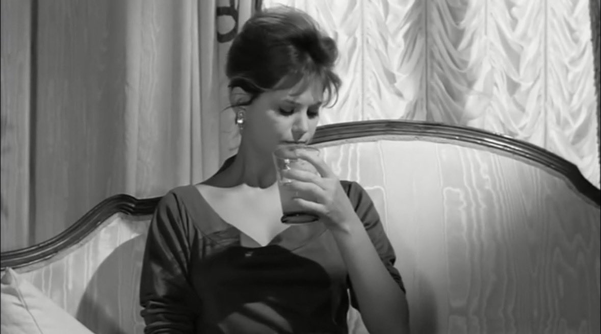 poshdelrey's tweet photo. claudia cardinale in girl with a suitcase (1961) https://t.co/ayMsLcE1bc