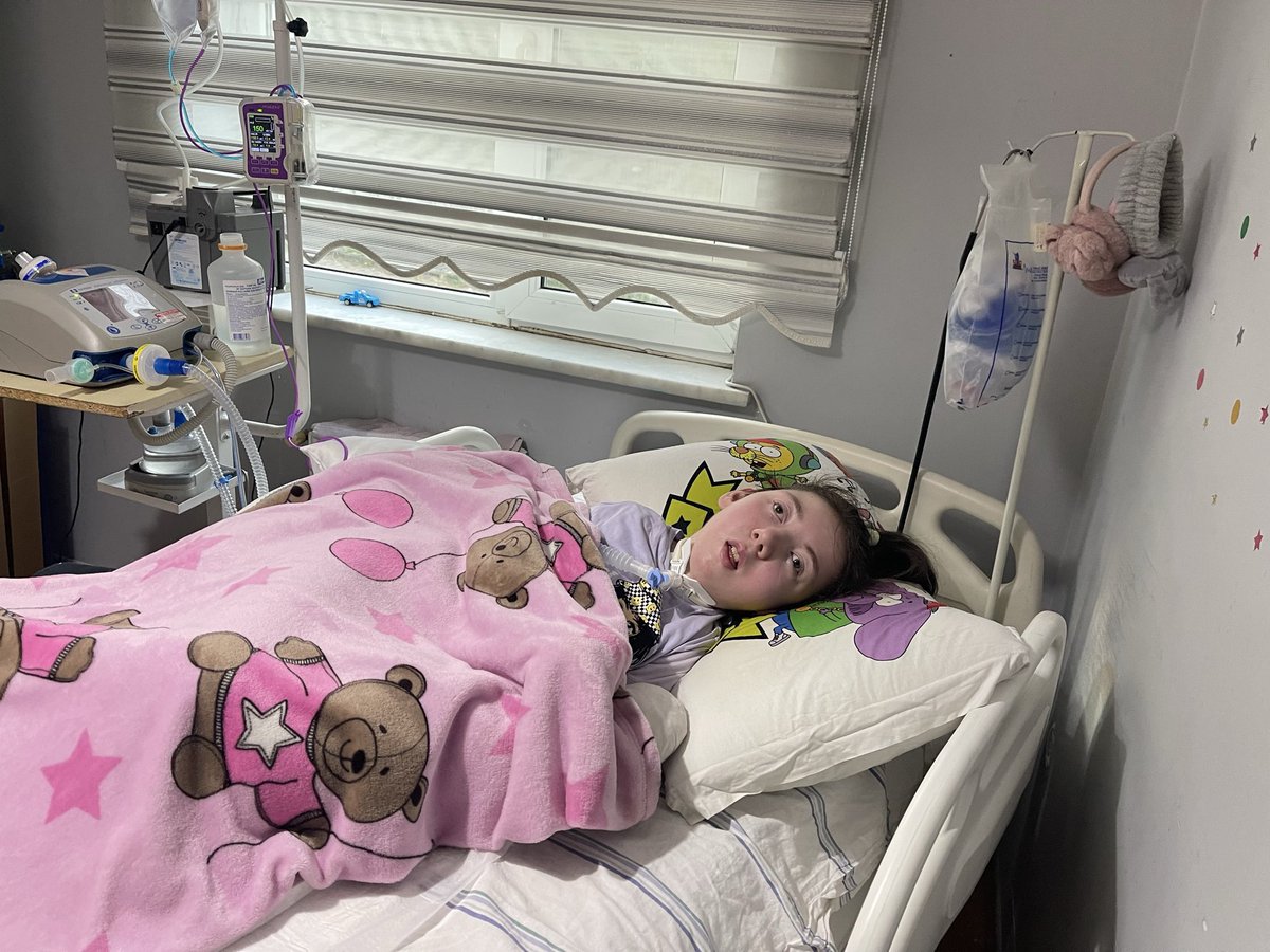 Yusuf8akbal1's tweet photo. Adı Ecrin
15 yaşında 14.5 yıldır yaşam savaşı veriyor
Yaşamak için  bizlere muhtaç olan Ecrin kızımızın;

Hematoloji,Nörolojik,Yurt dışı ilacı
Medikal,Eczane ürünlerine  
Diğer yaşamsal ihtiyaçlarına
Ve bu zamana kadar onun için kullanmış olduğumuz birikmiş borcumuz olan ve tedavilerine devam edebilmemiz için şuan 480.000 tl ye sizlerin desteğine ihtiyacı var 

Bizler anne baba olarak çok çaresiz kaldık onun gözünden akan bir damla yaş içimize okyanus olarak dökülüyor. 

Siz değerli insanlar bir minik kalbin yaşaması için destek olmak isterseniz aşağıda bütün bilgilerimiz vardır.