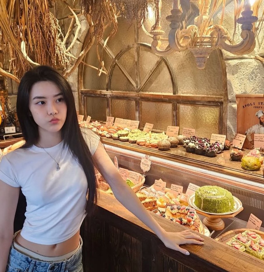 TheSmnggTheory's tweet photo. SHE IS BACK 😍
Sherlisa (06), who was previously known by her trainee name Mirin (미린), has finally opened her Instagram account, confirming that she is no longer an SM trainee.
#smtrainee #SMNGG #smrookie #sm연습생 https://t.co/bnunLun9Ng