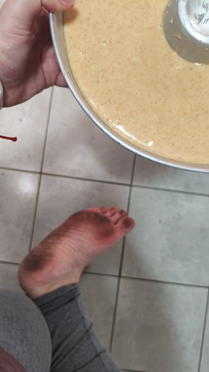 MonalisaFata's tweet photo. Estava aqui fazendo um bolinho 🍰

Temos um grupo vip no telegram, me chama que te passo o valor e link! 🥰👠

#footlover #footloversonly #pezinhos #packdepes #podolatria #podolatras #feetfetish #feetworship #footfetish https://t.co/WFqWVo2OR2