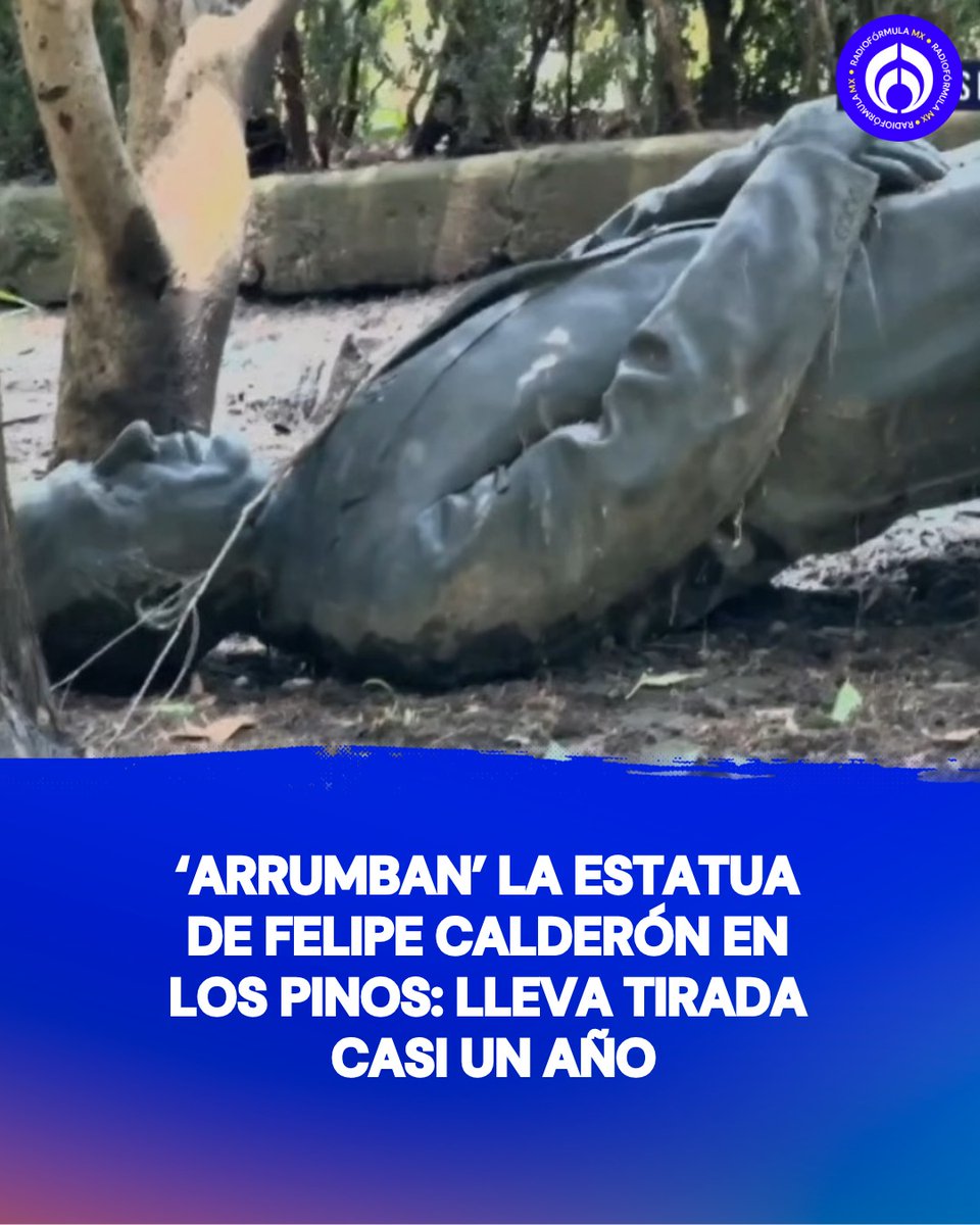 Radio_Formula's tweet photo. ☝🏼 “Es una humillación”: el periodista Ciro Gómez Leyva reaccionó a las imágenes de una estatua de Felipe Calderón en Los Pinos que lleva casi un año en el piso: “es patrimonio del país y así lo trata el gobierno”. 😳 
 
De acuerdo con información del noticiero Por la Mañana, ninguna autoridad se ha ocupado de levantar la estatua, además de que sería la única del lugar a la que no se le da mantenimiento, pues incluso la placa ya tiene telarañas. 😬