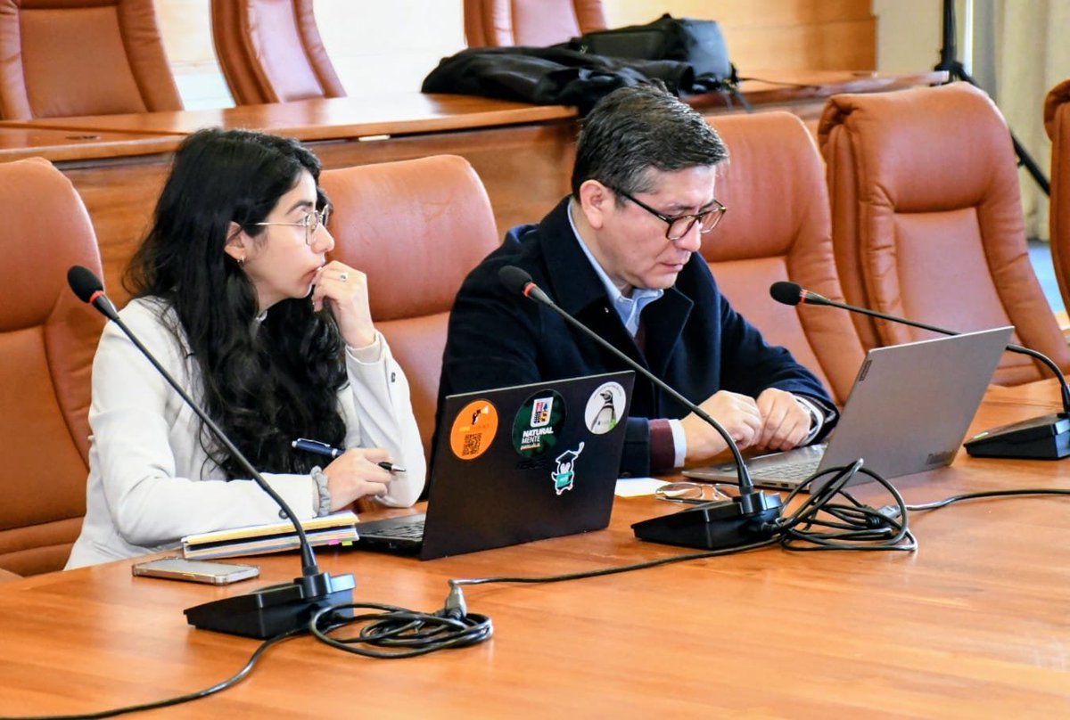 UAustraldeChile's tweet photo. En el salón Jorge Millas se realiza sesión de la Comisión Central de Acreditación de la Universidad  Austral  de Chile, instancia en la que se revisaron avances, acciones y desafíos para seguir consolidando una cultura de calidad y mejora continua, con la participación de las autoridades universitarias y equipos responsables del proceso.

La comisión está formada por directivos y participan los equipos de gestión de la Dirección de Desarrollo Estratégico.