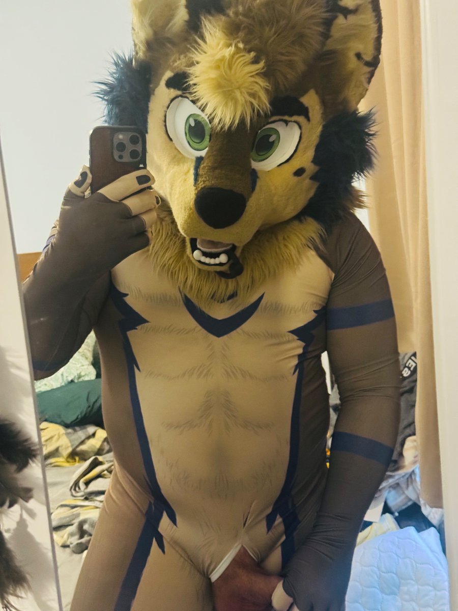 YiffYapYote's tweet photo. GUESS WHO’S GOT A PETSUIT!?

Thanks @Heartglow_Roo for making it ❤️

Now who’s taking us to their room parties to “hang out”? https://t.co/YkGKDGBrpc