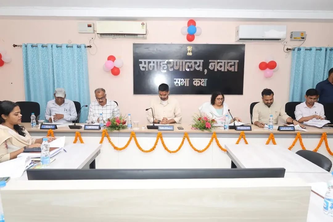 PRD_Bihar's tweet photo. आज दीपक प्रकाश, माननीय मंत्री, पंचायती राज विभाग, बिहार के द्वारा नवादा समाहरणालय के सभाकक्ष में पंचायती राज विभाग द्वारा संचालित एवं क्रियान्वित योजनाओं की समीक्षात्मक बैठक में सम्मिलित होकर विभिन्न विकास कार्यों की प्रगति की विस्तृत समीक्षा की गई। बैठक में योजनाओं के प्रभावी एवं समयबद्ध क्रियान्वयन, पारदर्शिता तथा जनहित से जुड़े कार्यों को और अधिक गति देने को लेकर आवश्यक दिशा-निर्देश दिए गए।
@samrat4bjp
@DeepakRLM 
@mopr_goi
@IPRDBihar
#BiharPanchayatiRajDept