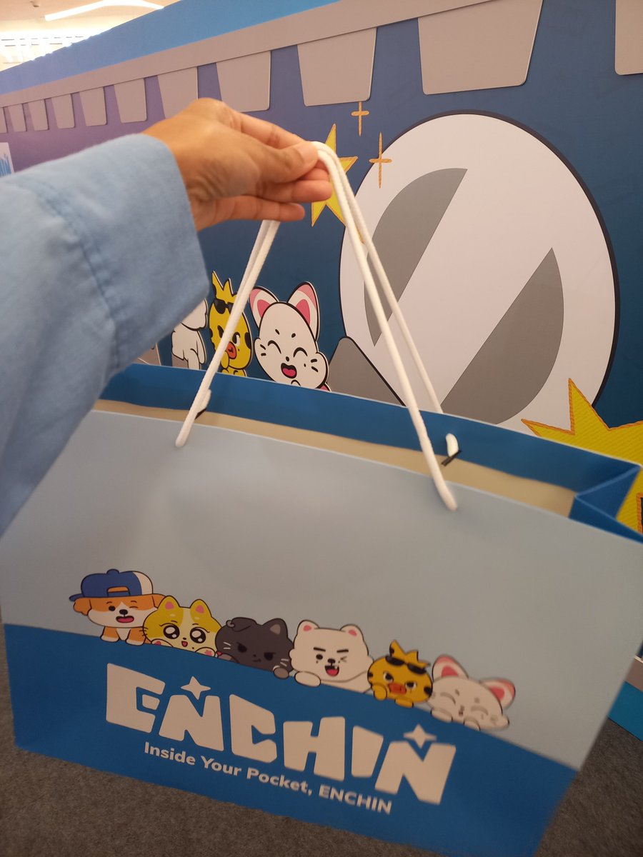 Lostwings61_'s tweet photo. Will go to enchin popup today, anyone need help to buy can dm me, service charge rm5 only per person no limit item to buy😊
Price each item in the pic
Paper bag add rm10
Not include postage https://t.co/lpdhwGdgCs