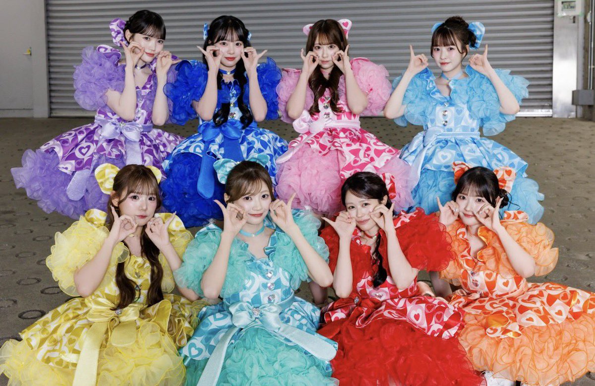 funachan1108's tweet photo. なんでみんなでおんぷポーズしてるの？？？？？？？？
理解が追いつかない深夜3時🕒
Error404♡の振り付け？
#きゅーすと #古澤里紗 #ふりたんふりむいて https://t.co/nwknAi1ddB