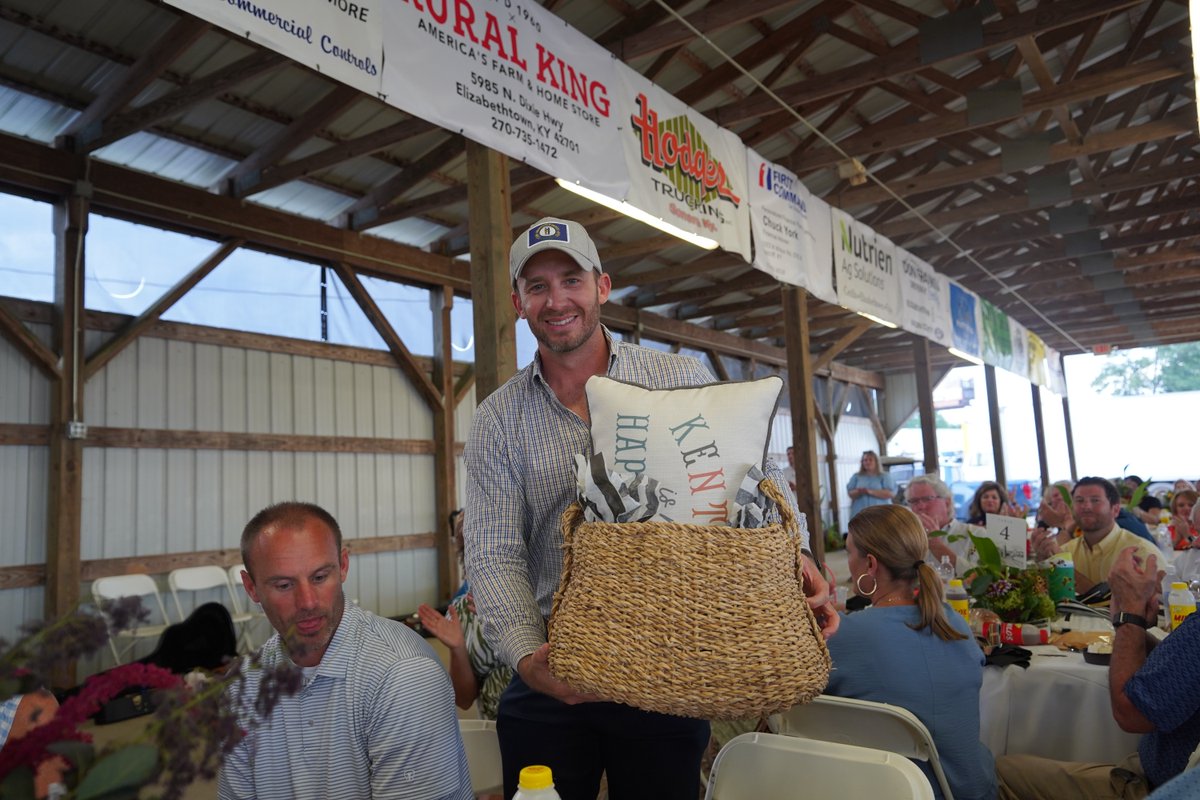 kentuckyag's tweet photo. Commissioner Jonathan Shell joined the Hardin County Farm to Table Dinner to celebrate Kentucky farmers, local food, and the partnerships that bring fresh products from the farm to the table. Thank you to everyone who made this special evening possible! https://t.co/LA3IE4bT5k