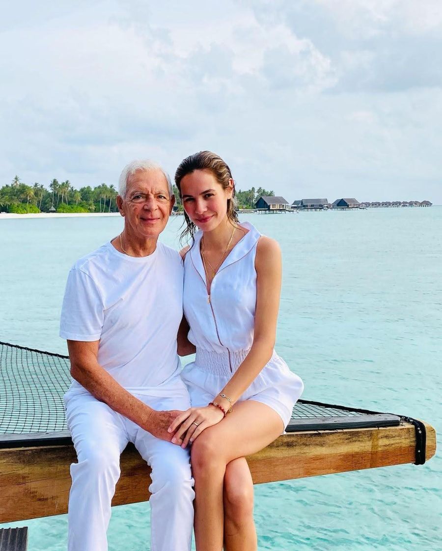 eeemiliano's tweet photo. “Dios, sos grande”
Así anunció Elina que espera su segundo hijo con Eduardo Costantini. 

El empresario cumplirá 80 años en septiembre. https://t.co/9VEhErBJ8x