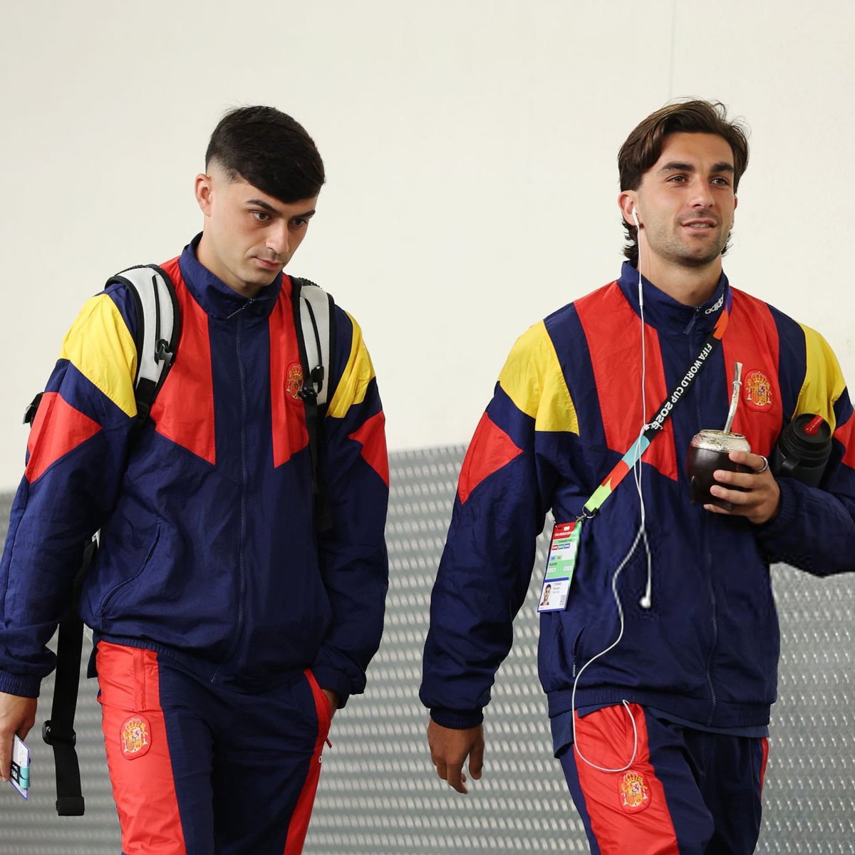 BeyondScoreCF's tweet photo. Two important players for Spain have arrived at the stadium. Pedri and Ferran are on the bench. https://t.co/dqRRr9LYza