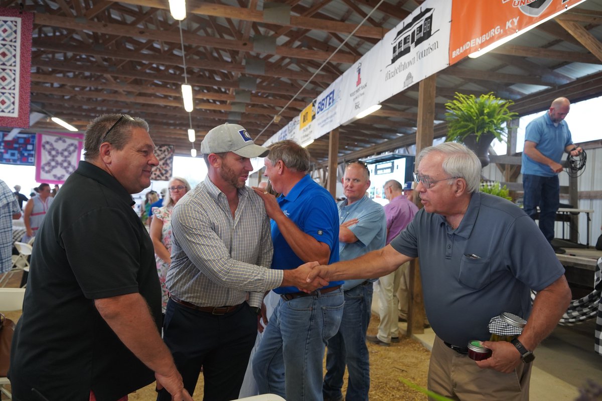 kentuckyag's tweet photo. Commissioner Jonathan Shell joined the Hardin County Farm to Table Dinner to celebrate Kentucky farmers, local food, and the partnerships that bring fresh products from the farm to the table. Thank you to everyone who made this special evening possible! https://t.co/LA3IE4bT5k