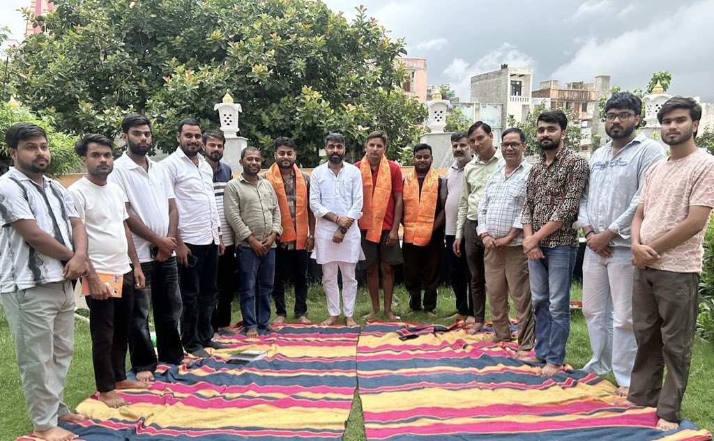 streetschool_'s tweet photo. आज शंखनाद फाउंडेशन संस्था जिला-डीग की जिला इकाई की नव टीम में निम्न दायित्वों की घोषणा की गई-
• जिला प्रमुख- योगेश सैनी जी
• जिला संयोजक –  गौरी शंकर शर्मा जी
• जिला सह-संयोजक – पुष्कर राणा जी
• जिला मंत्री – नवरत्न कोली जी
• जिला घुमंतू कार्य संयोजक – महेश कसाना जी https://t.co/kttCWFPlfu