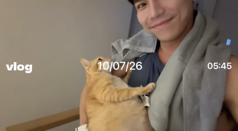 tingtingtingtg's tweet photo. Why does P’Suea look like a stuffed animal here? 😂 https://t.co/4dLeJ7lS3x
