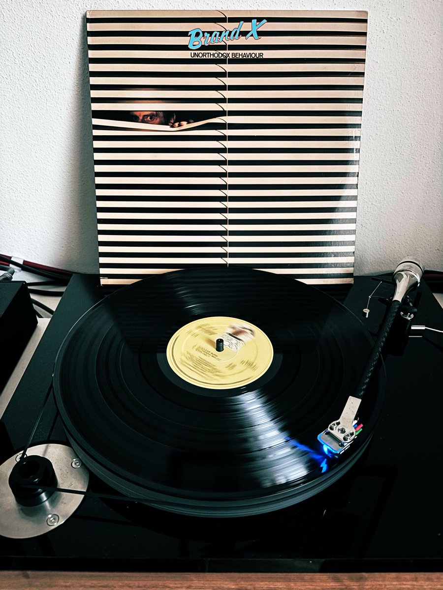 AnalogLLHQ's tweet photo. Brand X “Unorthodox Behaviour” (Charisma / Passport Records, 1976) US print #NowPlaying #vinylcomunity #twitter https://t.co/92AkajiJAj