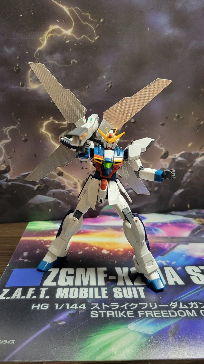 Chiroly4696's tweet photo. ガンダムエックス完成！
ダブルエックスと並べよう、と思いきや、ダブルエックスが見当たらない(つД<)･ﾟ｡
なお、月も自分で撮影です。
#こんぱち組み
#ガンダムエックス
#月は出ているか https://t.co/Rkcwr8ANNU
