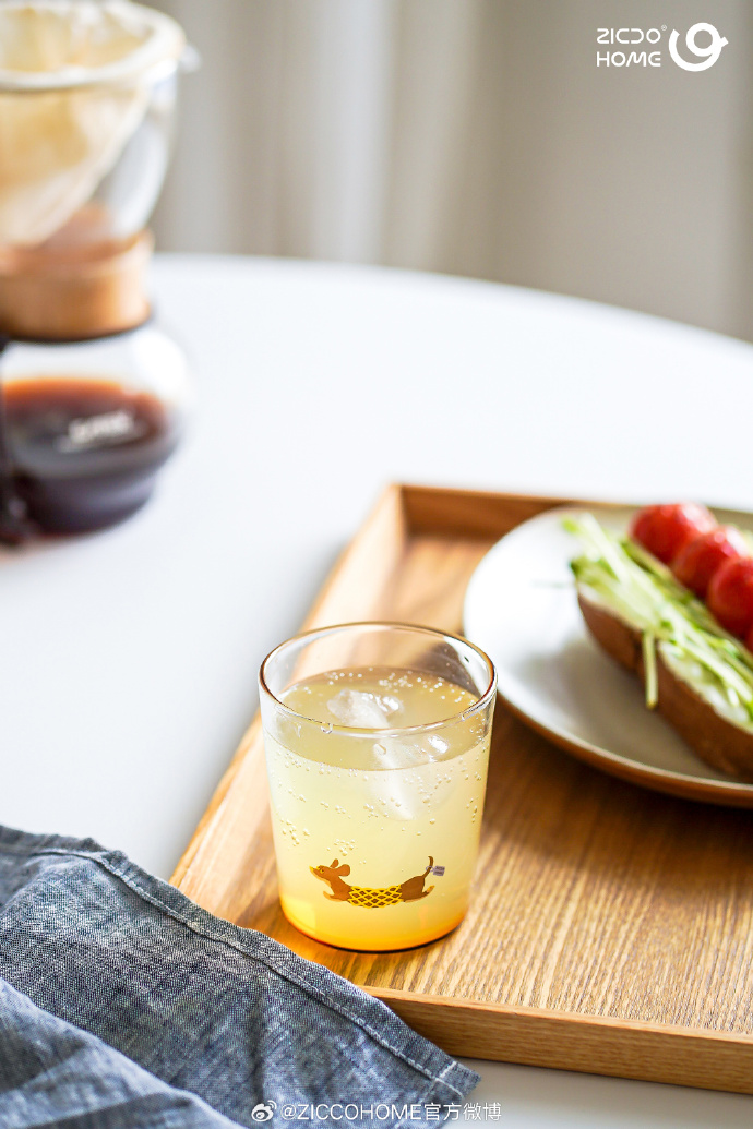 AfEngele's tweet photo. Beat the heat! Whip up a quick iced matcha latte: brew matcha, add cold milk u0026 a dash of honey. 10 mins max, so refreshing!， https://t.co/uF4pUpDkQx