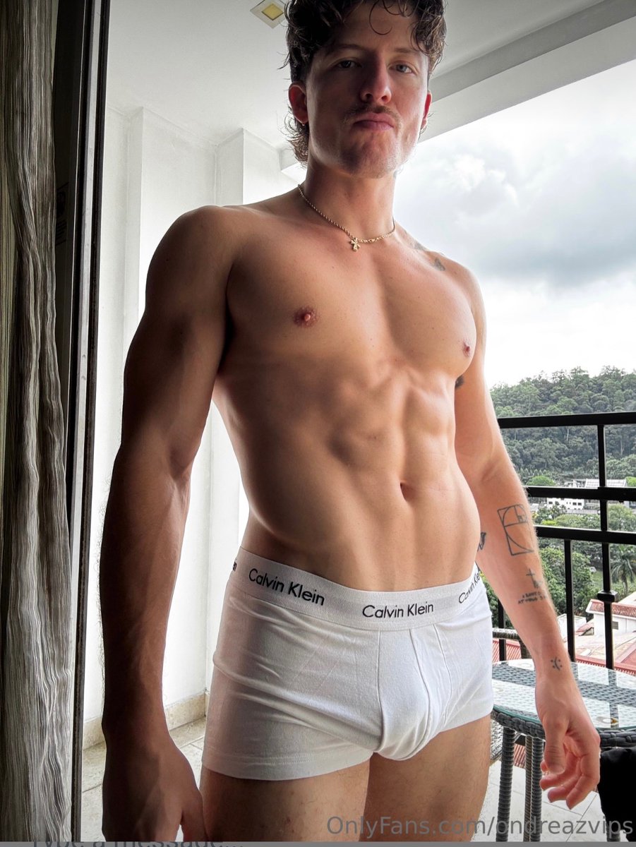 PeharFilip's tweet photo. I would worship this man on my knees 24/7🛐🛐💦👅 @ondreazlopez https://t.co/EQlF1daiBv