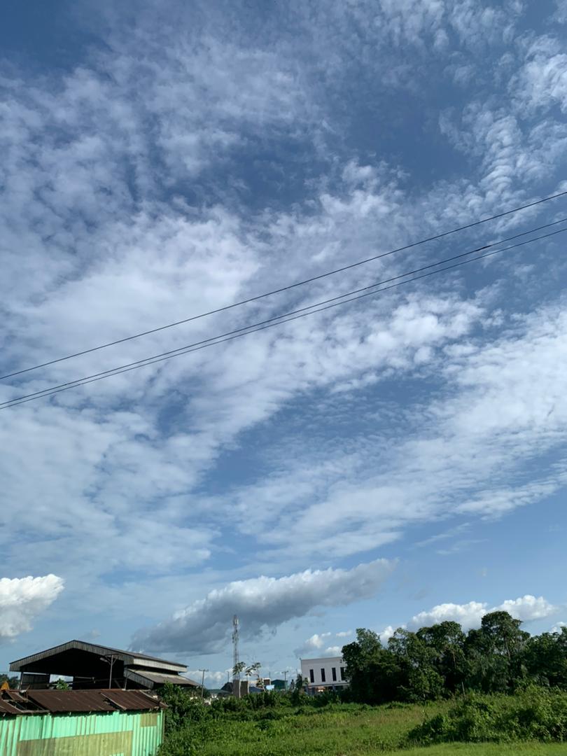 Chavwuko20's tweet photo. POV: I love taking pictures of the sky https://t.co/PRvCDcxT1l