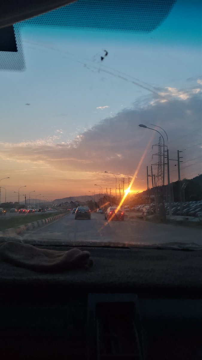 Chavwuko20's tweet photo. POV: I love taking pictures of the sky https://t.co/PRvCDcxT1l