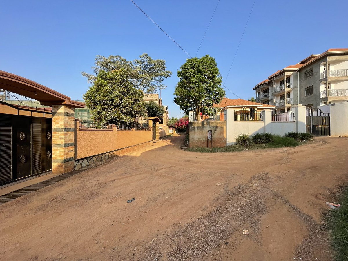 uganda44948's tweet photo. Plot for sale in Kira Nsasa 

Size 27 decimals.   Price 260M ugx

Can host 2 new apartment blocks

WhatsApp + 256 702968650 https://t.co/nj1V0n7nFZ