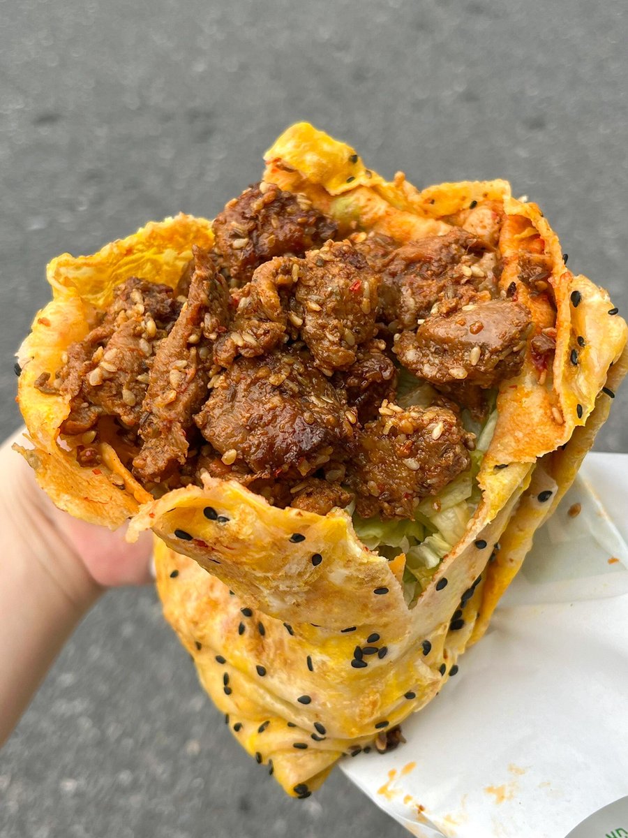 danig36's tweet photo. [Crunchy fried crispy pancake from the street stall next to the bus stop—warm, savory, and perfect for a quick lunch rush! ]， https://t.co/w0bhX1ow2v