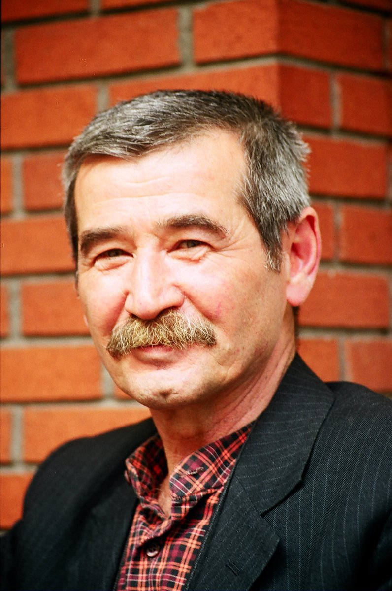 Nuri_Gunay_'s tweet photo. Ahmet Telli bu dünyaya veda etmiş. Büyük bir şairi ve mücadele insanını yitirdik. Şiirleriyle yaşamaya devam edecek. Uğurlar olsun Ahmet Abi...
"Ömrümüz ayrılıklar toplamıdır
yarım kalan bir şiir belki de" https://t.co/XB5vbppbpx