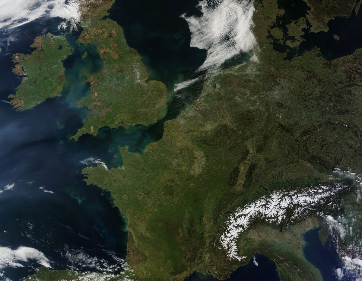 SpaceNews_Inc's tweet photo. Earth observation satellites pass telecom in European space industry sales https://t.co/c9VruRBNqi https://t.co/YbiIPozspy