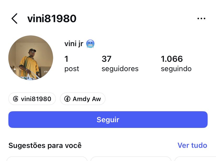 tuittafraan's tweet photo. Criaram um perfil fake pra curtir fts da prima dele e tão dizendo q é o Vinicius ele tá sim com cabeça p criar conta reserva kkkkk ainda por cima é burra pq aparece o @ da pessoa do lado o Facebook 🗣 https://t.co/ZXZN6AgK8y
