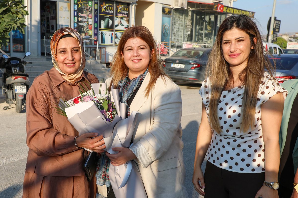 KadHassa's tweet photo. 📍 AK Parti Hatay İl Başkanlığı
Bölge Koordinatörümüz Sayın Meryem KARAKÖSE ve İl Kadın Kolları Başkanımız Sayın Av. Fatma Gül ÇALIM’ın başkanlığında; İlçe Kadın Kolları Başkanlarımız ve teşkilatımızın katılımlarıyla istişare toplantısı gerçekleştirildi. 🇹🇷 https://t.co/CNB2xCY7QC