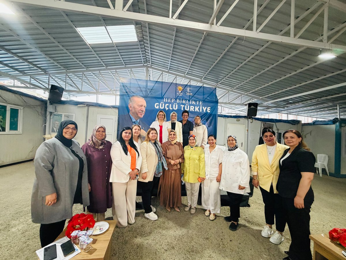 KadHassa's tweet photo. 📍 AK Parti Hatay İl Başkanlığı
Bölge Koordinatörümüz Sayın Meryem KARAKÖSE ve İl Kadın Kolları Başkanımız Sayın Av. Fatma Gül ÇALIM’ın başkanlığında; İlçe Kadın Kolları Başkanlarımız ve teşkilatımızın katılımlarıyla istişare toplantısı gerçekleştirildi. 🇹🇷 https://t.co/CNB2xCY7QC