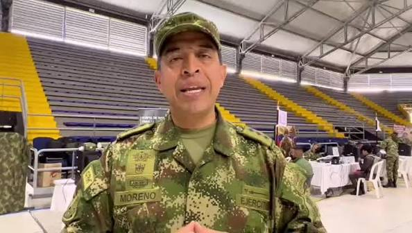 HFCardonaG's tweet photo. "El general Jorge Jeréz Cuellar, coordinador del empalme del presidente Abelardo de la Espriella de la Secretaría de Gabinete del ministerio de Defensa, ha sido mencionado como responsable de ejecuciones extrajudiciales; 
el general Mauricio Moreno, encargado del empalme con el Comando General de las Fuerzas Militares, ha sido investigado por el presunto desvío de dineros públicos"
Vorágine
@VoragineCo